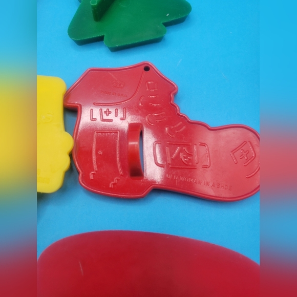 Vintage Plastic Cookie Cutters Lot - Picture 7 of 7